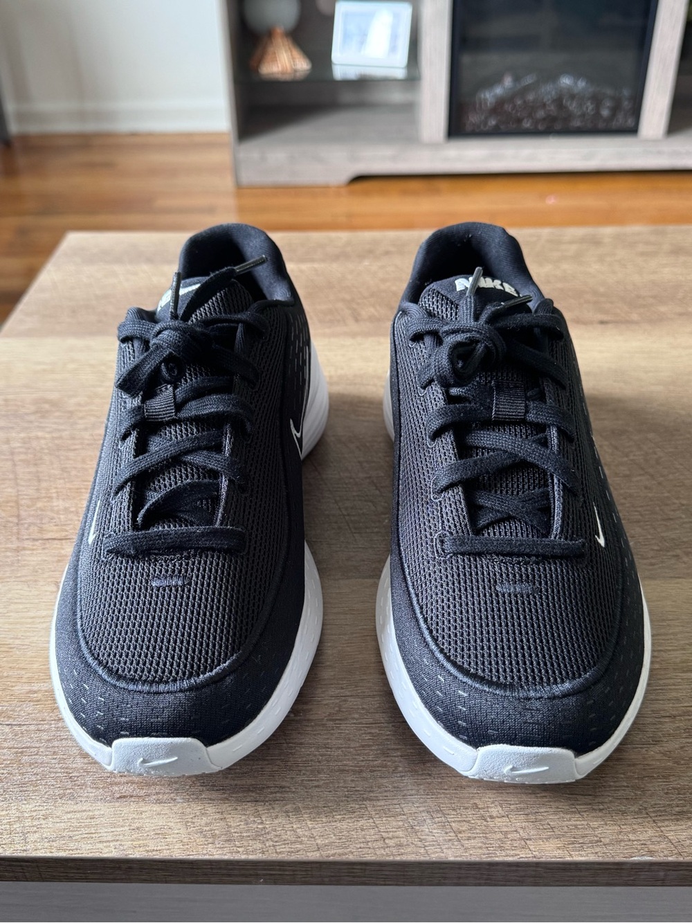 Nike Black & White Cushioned Mesh Trainers - Picture 2 of 14